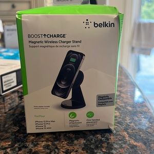 Belkin magnetic wireless charger stand
